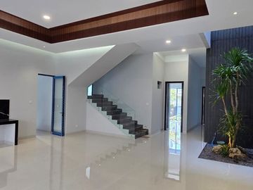 Turun Harga !! Rumah Minimalis Modern di Bukit Golf Internasional GE Citraland Surabaya Barat