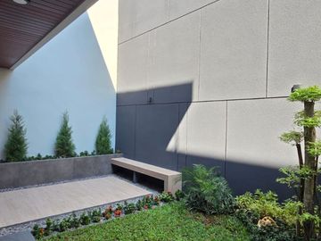 Turun Harga !! Rumah Minimalis Modern di Bukit Golf Internasional GE Citraland Surabaya Barat