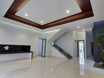 Turun Harga !! Rumah Minimalis Modern di Bukit Golf Internasional GE Citraland Surabaya Barat
