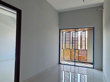 Turun Harga !! Rumah Minimalis Modern di Bukit Golf Internasional GE Citraland Surabaya Barat