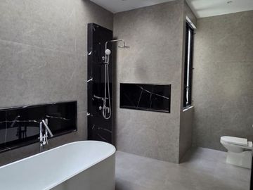 Turun Harga !! Rumah Minimalis Modern di Bukit Golf Internasional GE Citraland Surabaya Barat