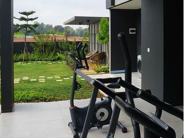 HUNIAN EKSLUSIF DI KAWASAN KOTA MANDIRI ECO TOWN, TIPE TUDOR DI SHILA AT SAWANGAN, DEPOK