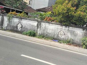 Dijual tanah isi bangunan lokasi di jalan utama Tuka Canggu