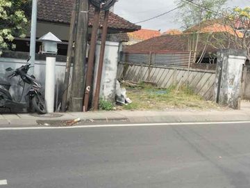 Dijual tanah isi bangunan lokasi di jalan utama Tuka Canggu