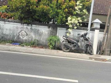 Dijual tanah isi bangunan lokasi di jalan utama Tuka Canggu