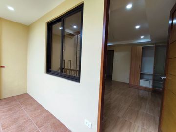 Brgy Culiat Quezon City 3 Storey 4 Bedroom Townhouse Unit For Sale w/ 2 Carport-JV2