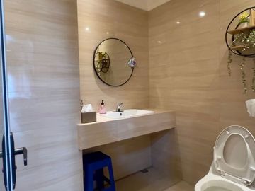 DIJUAL RUKAN CROWN GREEN LAKE CITY 4,5 LANTAI 236.25 M2 TANGERANG (ERFI 08197740----)