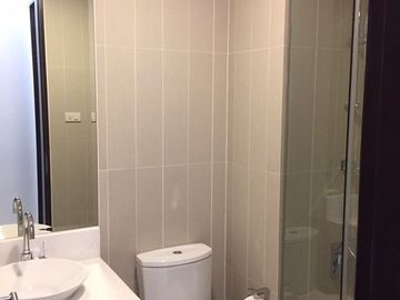 Grand Hyatt Manila Residences (North Tower) | 2BR Unit | 119 sqm | With Parking & Bathtub | ₱200K (Nego)