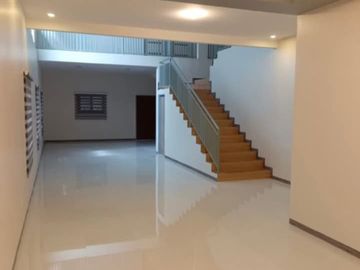 House and Lot For Sale in Foggy Heights Subd in Tagaytay City-MC