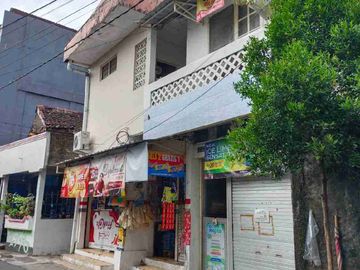 Rumah Induk+Ruang Usaha Dan Kost Di Kawasan Kost kostan & Mahasiswa, Area Jl. Kaliurang Dalam Ringroad Dekat Kampus UGM Yogyakarta
