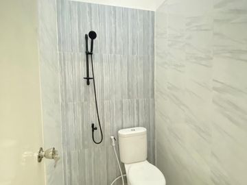 DIJUAL RUMAH CANTIK MIIMALIS SIAP HUNI DI VILLA DAGO (HR38)
