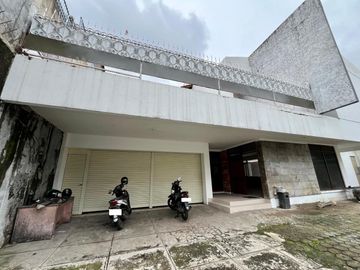 Di Jual Rumah Mewah Lokasi Strategis Pinggir Jalan Utama