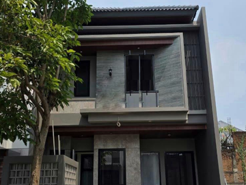 Dijual Rumah baru, specs high grade mewah, Graha Family di Surabaya