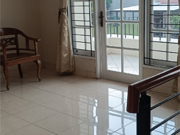 DI SEWAKAN Rumah 2 Lantai Dekat Akses Tol BSD Versailles, Dw