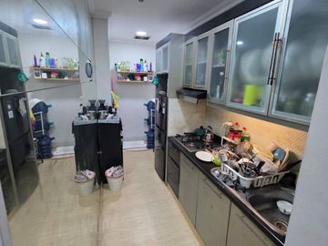 Jual Cepat Unit Apartemen City Resort Tower Bougenville Full Furnished di Jakarta Barat