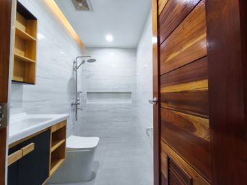 FOR SALE! 3-Storey Townhouse w/ 4 Bedrooms  18.5M Near Trinoma in Tandang Sora Quezon city-AP