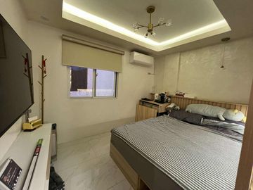 Fully Furnished Pre-owned 3 Storey 3 Bedroom Townhouse For Sale in Project 2 Quezon City-JV2