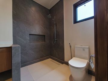 For Sale 4 Storey Modern Preselling Townhouse in Cuabo, Q.C. KSA