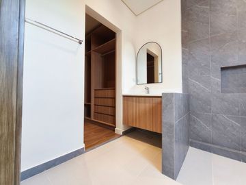 For Sale 4 Storey Modern Preselling Townhouse in Cuabo, Q.C. KSA