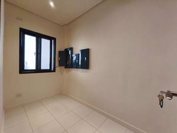 For Sale 4 Storey Modern Preselling Townhouse in Cuabo, Q.C. KSA