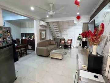 Dijual Rumah 1.5 Lantai Harapan Indah 1, LT 150m² Full Furnished SHM - 5KT/4KM Siap Huni