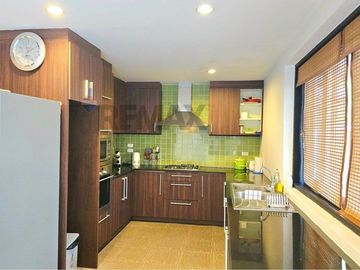 3-Bedroom Townhouse for Sale only 2 minutes' walk to Big Buddha Beach