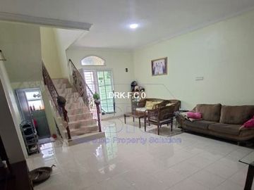 Rumah 2 Lantai Bellavista Residence 5 Kamar Tidur, Lokasi Strategis