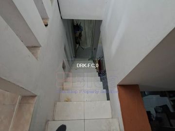 Rumah 2 Lantai Bellavista Residence 5 Kamar Tidur, Lokasi Strategis