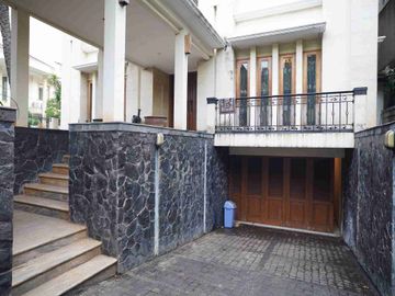 Rumah 3 lantai di komplek Kijang Kencana Kemanggisan Palmerah 9 miliar