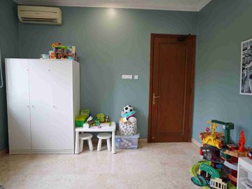 Rumah 3 lantai di komplek Kijang Kencana Kemanggisan Palmerah 9 miliar