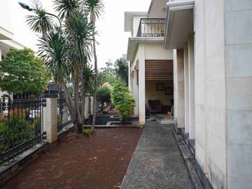 Rumah 3 lantai di komplek Kijang Kencana Kemanggisan Palmerah 9 miliar