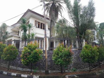 Rumah 3 lantai di komplek Kijang Kencana Kemanggisan Palmerah 9 miliar