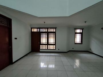 Dijual Rumah Nyaman Siap Huni Lokasi Strategis di Antapani Bandung