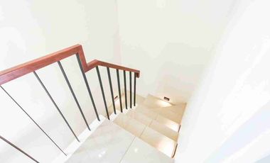 Di jual rumah 2 lantai rapih cantik siap huni di Bukit Golf Riverside Cibubur