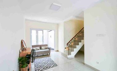 Di jual rumah 2 lantai rapih cantik siap huni di Bukit Golf Riverside Cibubur