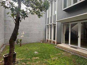 dijual harga dibawah pasar rumah semi furnished strategis di Batununggal indah