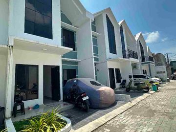 RUMAH MEWAH 2 LANTAI DALAM KOMPLEK PRIVATE LIVING