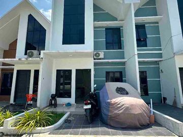 RUMAH MEWAH 2 LANTAI DALAM KOMPLEK PRIVATE LIVING