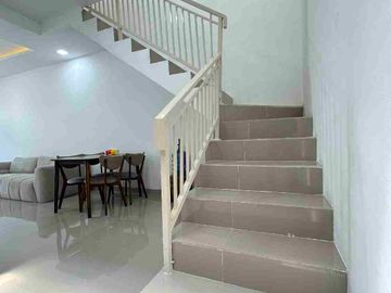 RUMAH MEWAH 2 LANTAI DALAM KOMPLEK PRIVATE LIVING