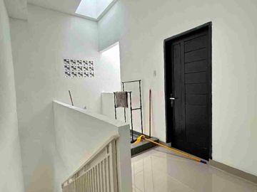 RUMAH MEWAH 2 LANTAI DALAM KOMPLEK PRIVATE LIVING
