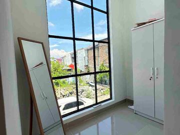 RUMAH MEWAH 2 LANTAI DALAM KOMPLEK PRIVATE LIVING