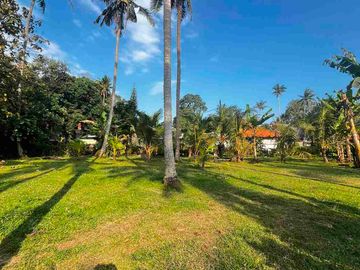 jual tanah kawasan villa dekat pantai pasut contour datar Los sungai di tabanan bali.