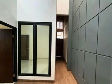 Rumah Cantik Megah dekat stasiun di Pondok Kelapa Duren Sawit