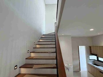 Rumah Baru Mewah Di Jalan Palagan Km 8