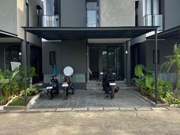 Rumah ready 2 lantai 10 meter pintu toll Ciputat dekat sama tiptop