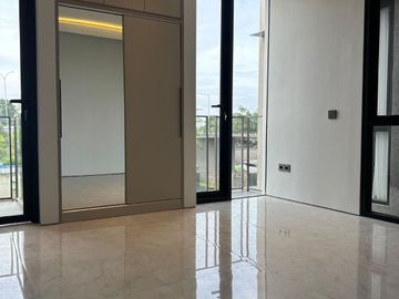 Rumah ready 2 lantai 10 meter pintu toll Ciputat dekat sama tiptop