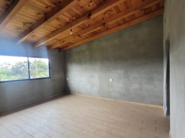 Venta de casa nueva con jardín