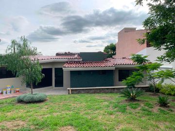 casa en venta de una planta en portones del Campestre, zona norte, De Leon