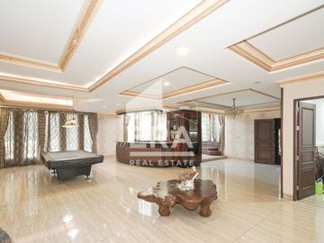 Rumah Mewah Hook di Pantai Indah Kapuk Jakarta Utara