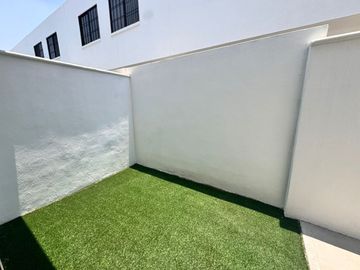 CASA EN RENTA TOTALMENTE AMUEBLADA, EN BOSQUES DEL DORADO ELITE, AL SUR DE LA CD DE LEON GTO